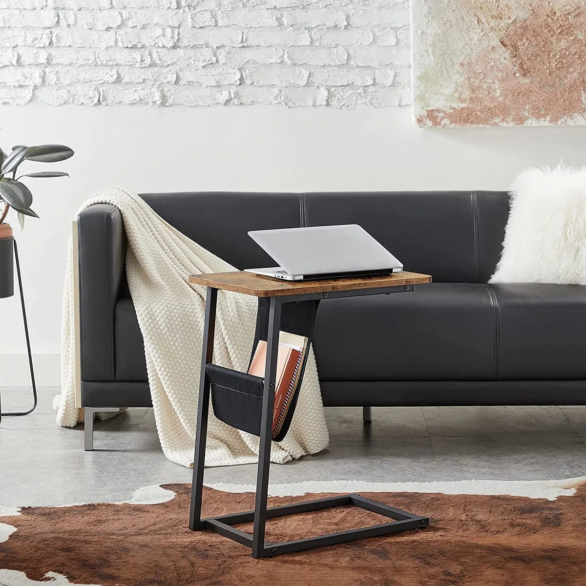 C-vormige salontafel, 50 x 35 x 62 cm, laptoptafel met stoffen tas, voor woonkamer, slaapkamer, industrieel ontwerp, vintage bruin-zwart LET351B01