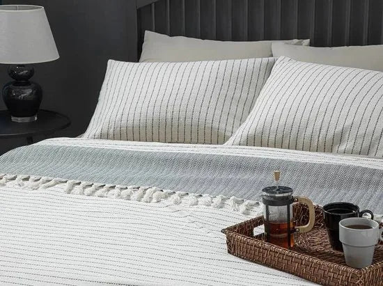 English Home bedsprei - Incl. 2 kussenslopen - 240x260 cm - Grijs