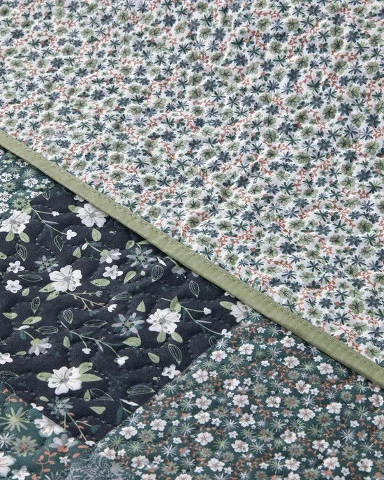 English Home - Dekbed zonder overtrek - Flower Patch - Eenpersoons - Multi Cover Purpose -Double sided - Bedrukt deken - Bedsprei – Zomerdeken - Wasbaar - 160x220 cm - Groen