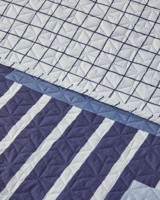 English Home - Dekbed zonder overtrek - Patch Line - Multi Cover Purpose -Double sided - Bedrukt dekbed - Bedsprei – Zomerdeken- Wasbaar - 240x220 cm – Blauw