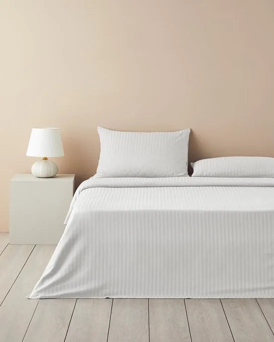 English Home dekbedovertrekset - Crystal - Viscose - King Size - Incl. 2 Kussenslopen - Incl. Hoeslaken 180x200 - 240x220 cm – Wit