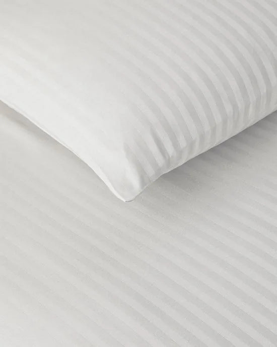 English Home dekbedovertrekset - Crystal - Viscose - King Size - Incl. 2 Kussenslopen - Incl. Hoeslaken 180x200 - 240x220 cm – Wit