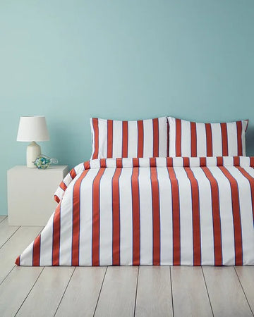English Home Dekbedovertrekset - Marine Stripe - 100% katoen - King Size - 2 Kussenslopen - 240 x 220 cm - Marineblauw / Rood