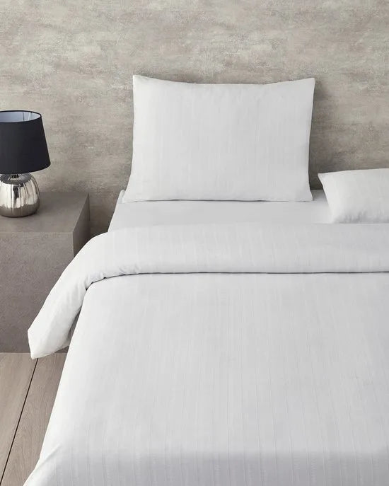 English Home Diamond Silky Cotton - Tweepersoons -Dekbedovertrekset - Zijdeachtig Katoenen - Incl. Hoeslaken 160x200 - 2 kussenslopen - 200 x 220 cm - Wit – Wit 180 x 200