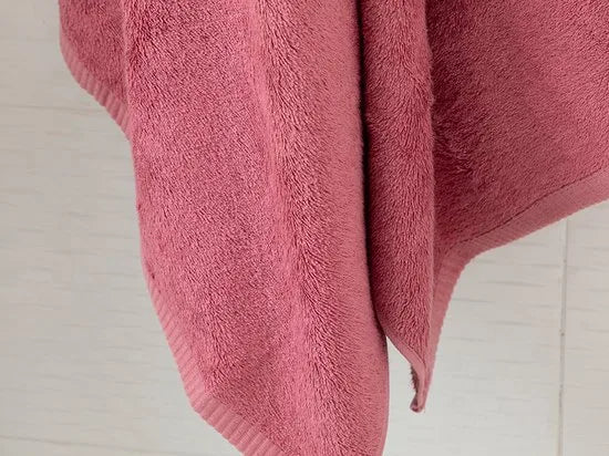 English Home Leafy Bamboo Bath Towel 70x140 cm Rose Color- 1 stuk
