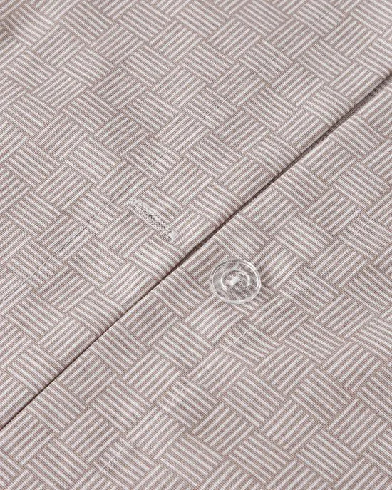English Home Linework Dekbedovertrek Tweepersoons 200x220 cm – Incl. 2 Kussenslopen & 1 Laken 230x260 cm – Makkelijk te Strijken – Licht Bordeaux