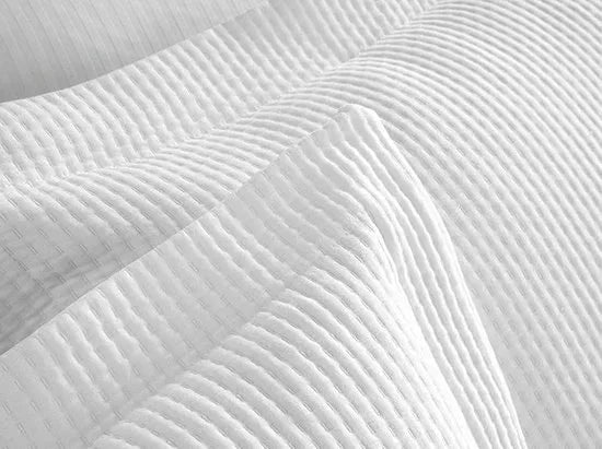 English Home Luxery bedsprei - Incl. 2 kussenslopen - 240x260 cm - Wit