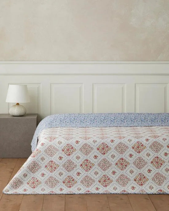 English Home - Penny Bloom Sprei 160x200 cm – Eenpersoons– Polyester - Dekbed zonder overtrek - Multi Cover Purpose -Double sided - Bedrukt dekbed - Bedsprei – Zomerdeken - Wasbaar -Kleurrijk