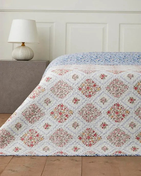 English Home - Penny Bloom Sprei – King Size – Multifunctionele Bedsprei – Polyester - Dekbed zonder overtrek - Multi Cover Purpose -Double sided - Bedrukt dekbed - Zomerdeken - Wasbaar - 240x220 cm - Paars/Kleurrijk