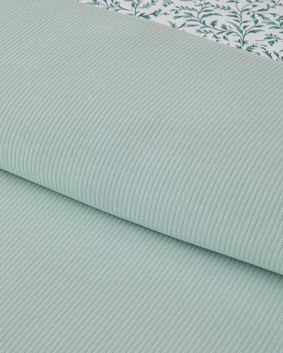 English Home - Pretty Ivy Zomerdekenset - Luxe Uitvoering - Incl. Hoeslaken 100x200+30 - Incl. 1 kussensloop - 150x 220 cm - Groen/Turqoise