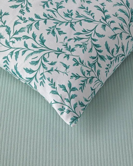 English Home - Pretty Ivy Zomerdekenset - Luxe Uitvoering - Incl. Hoeslaken 160x200+30 - Incl. 2 kussenslopen - 200x 220 cm - Groen/Turqoise