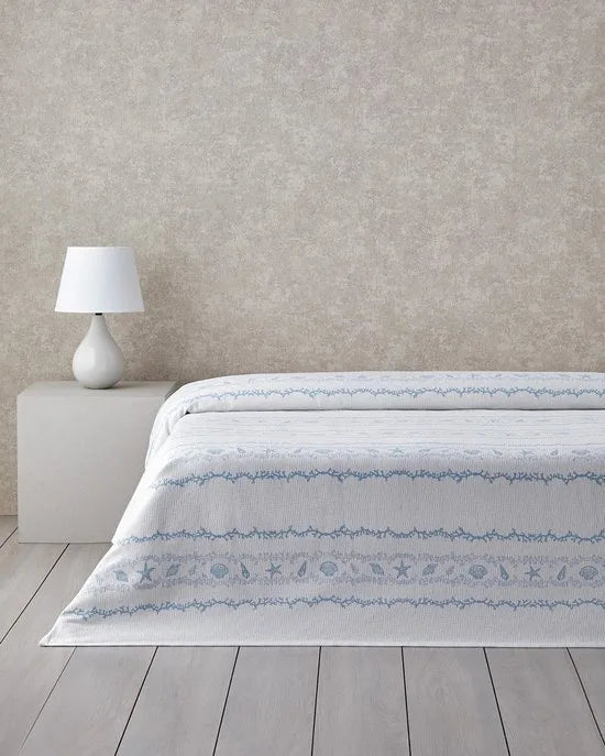 English Home - Submarine Treasures Zomerdeken - Bedsprei - 100% Katoen - Eenpersoons - 150x220 cm – Blauw/Wit – Blauw