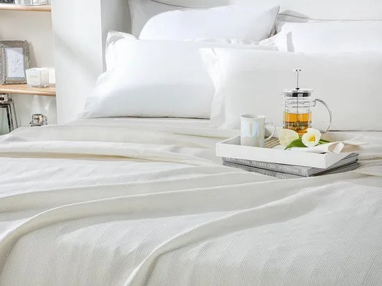 English Home Summer blanket - Bedsprei 200x220 cm - incl. 2 kussenslopen van 50x70 cm - Parel