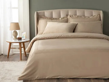 English Home Vivian - Framed Cotton Satin Double - Luxe Dekbedovertrekset -4 Kussenslopen - Onderlaken- - Duvet Cover Set - 200x220 cm -Beige