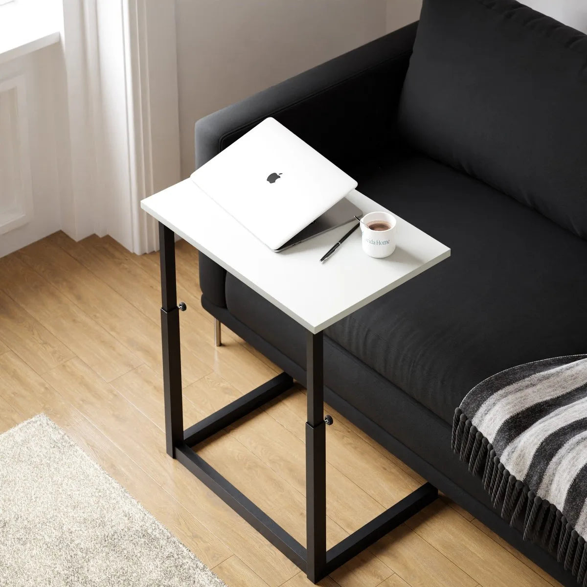 FurniChic - Bijzettafel - Houten en Metalen - Wit - Hoogte Verstelbaar Laptoptafel - Thuis en Kantoor - 60x40x43/73 cm