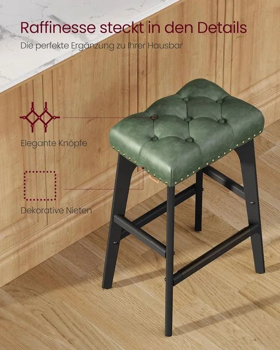 Furnstar - Barkruk set van 2 - Barstoel - Keukenstoel - Kunstleer met decoratieve knopen en nagels - Massief houten poten - 66 cm hoog - Huisbar en eetkamer - Eenvoudige montage - Bosgroen - LBC085C01