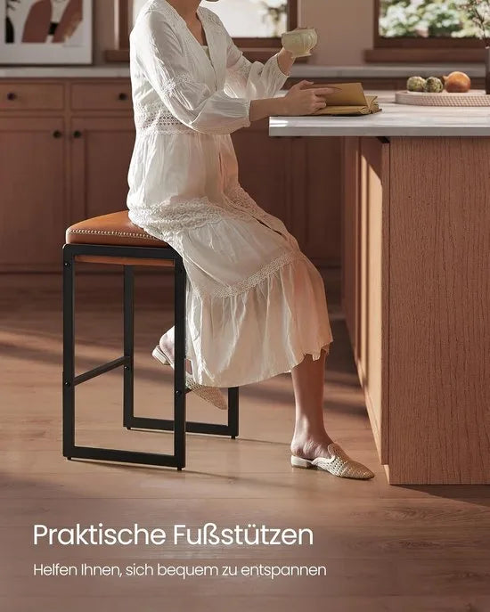 Furnstar Barkruk – Set van 2 – Barstoel / Keukenstoel – Kunstleer met Naden – Mid-Century Modern Design – Zithoogte 66 cm – Voor Huisbar & Eetkamer – Eenvoudige Montage – Karamelbruin