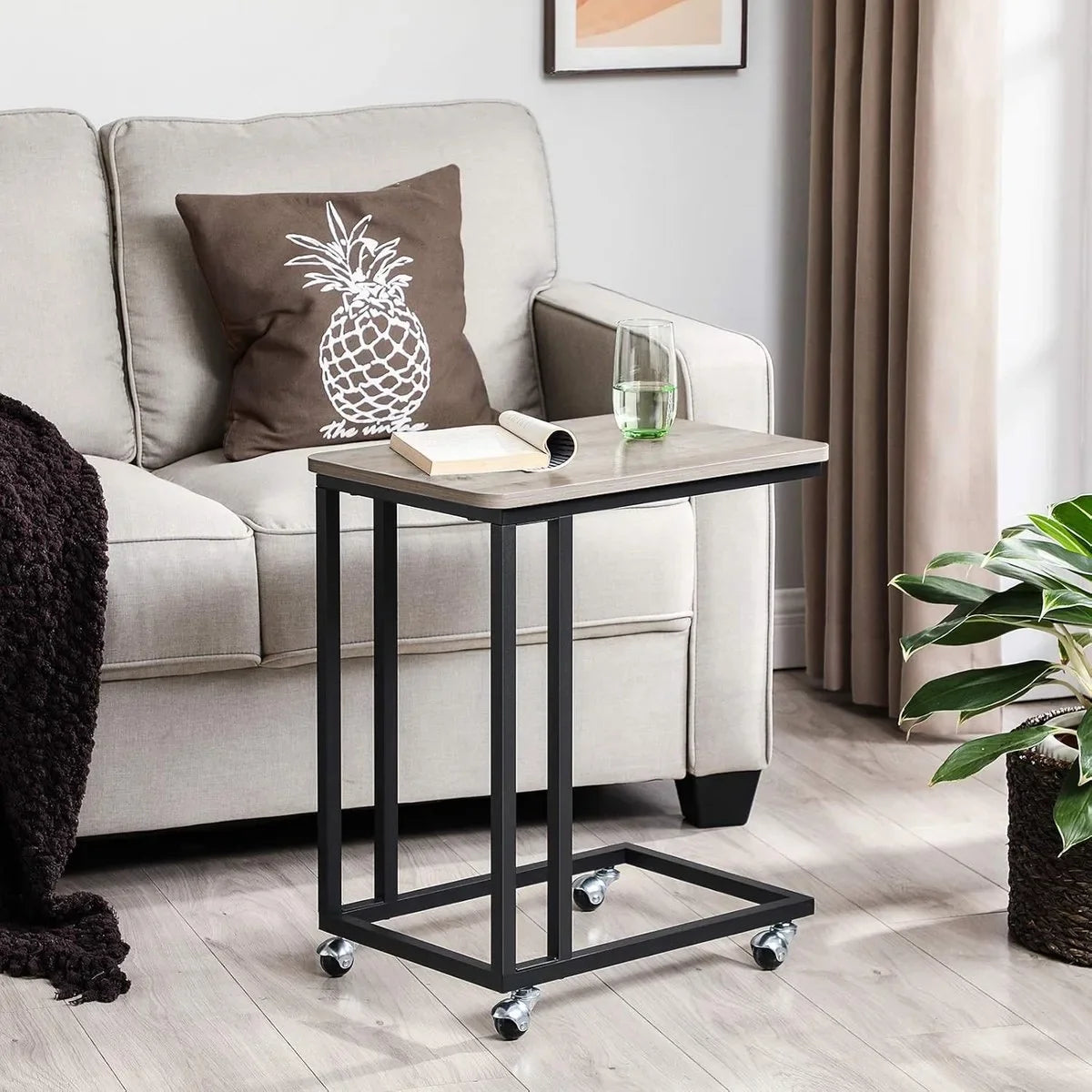 FurnStar - Bijzettafel - Banktafel met Wieltjes - C-Vorm - Mobiele Koffietafel - 35 x 50 x 60 cm - Woonkamertafel met Metalen Frame - Voor Koffie en Laptop - Industrieel Design - Vintage – Greige-zwart