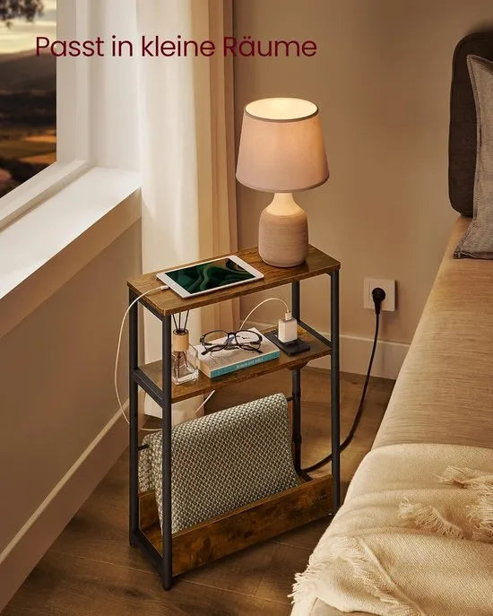 FurnStar – Bijzettafel smal met oplaadfunctie – Nachtkastje – 3 planken & tijdschriftenhouder – Stalen frame – 18 x 45 x 58 cm – Vintage bruin-zwart