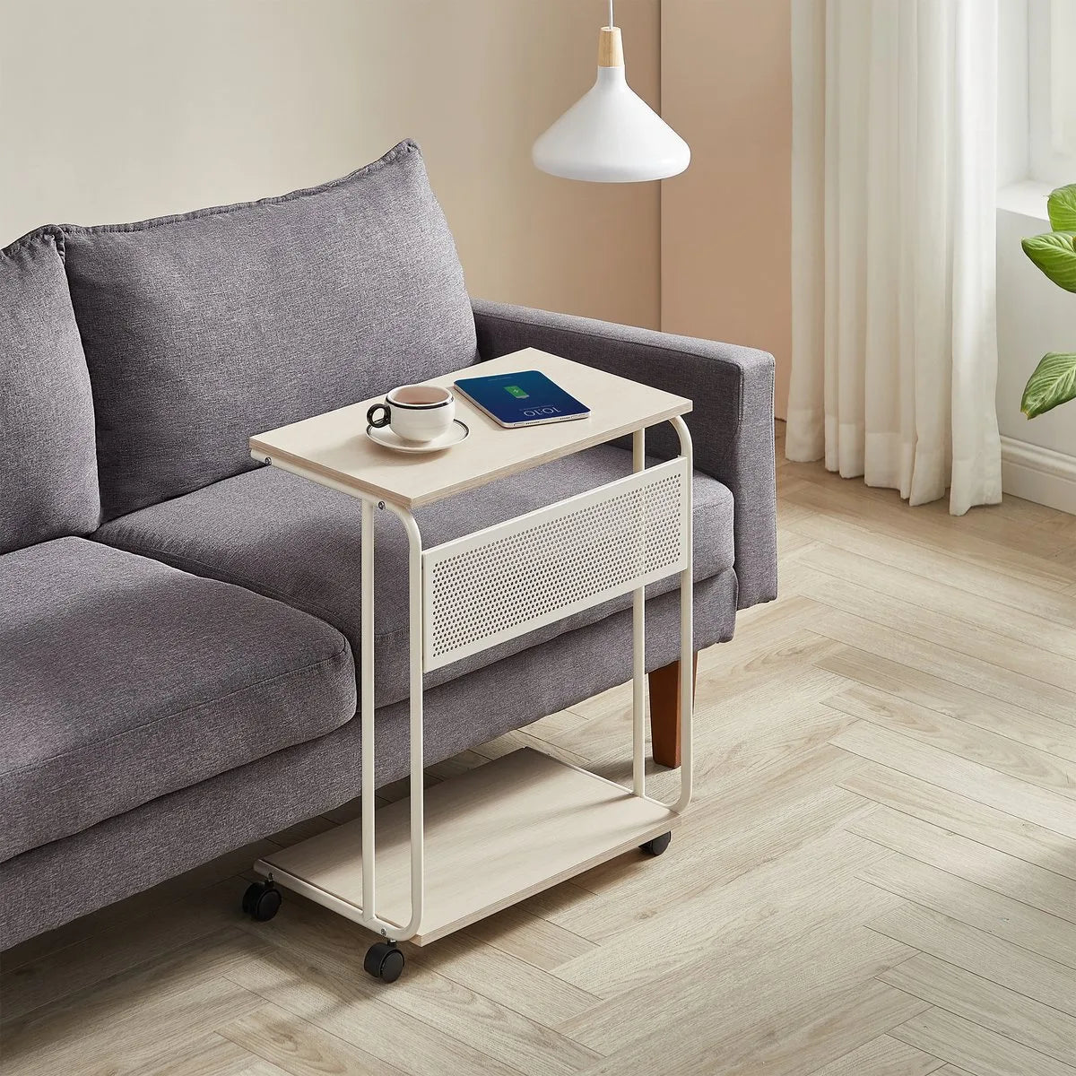 Furnstar C-Vormige Bijzettafel – Met Wieltjes – 55 x 24 x 66 cm – Multifunctioneel Laptop- & Sofa Tafel – Industrieel Design – Crème Wit