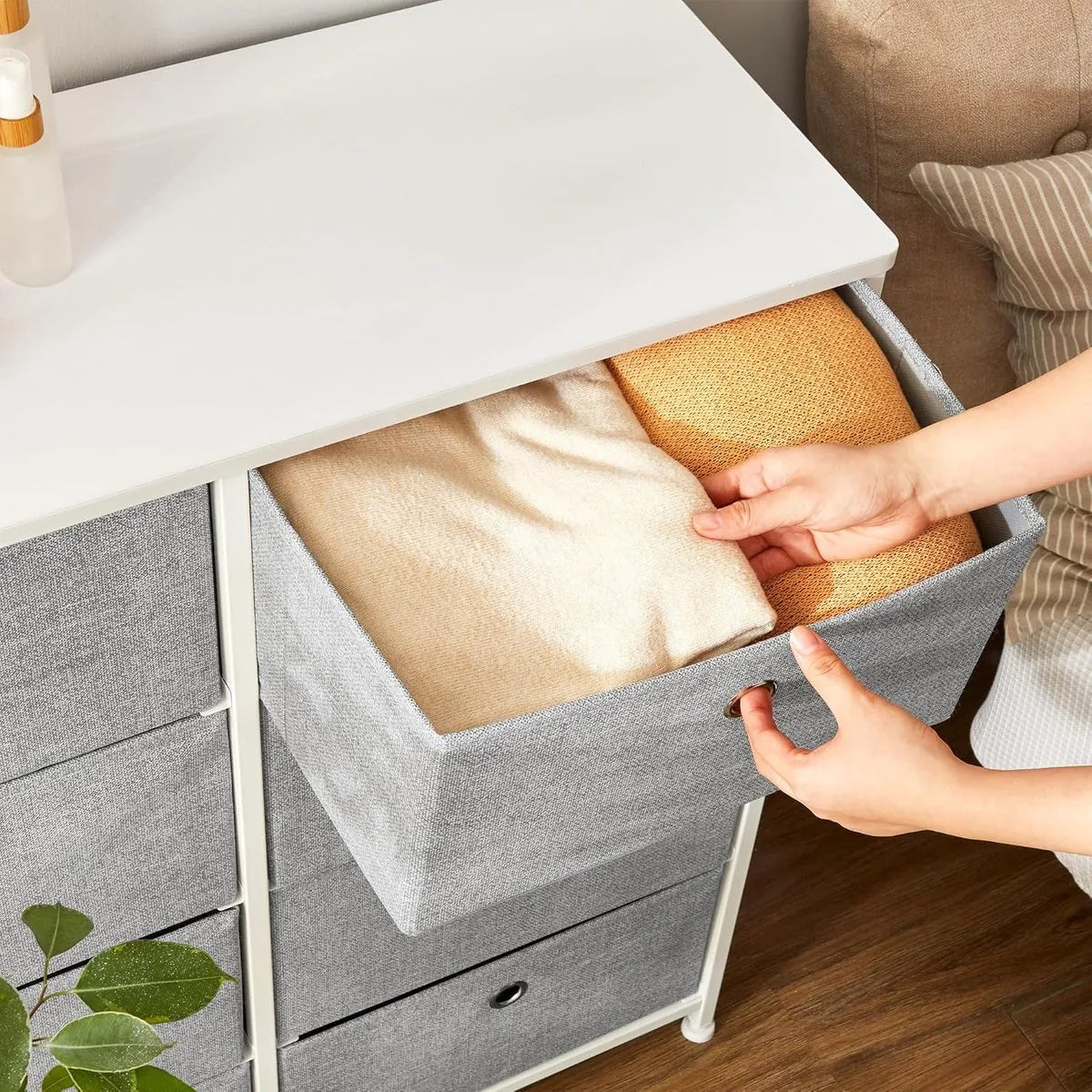 FurnStar Commode – Opbergkast met 8 stoffen laden – Metalen frame en tafelblad – Voor kledingkast of woonkamer – Lichtgrijs/Wit