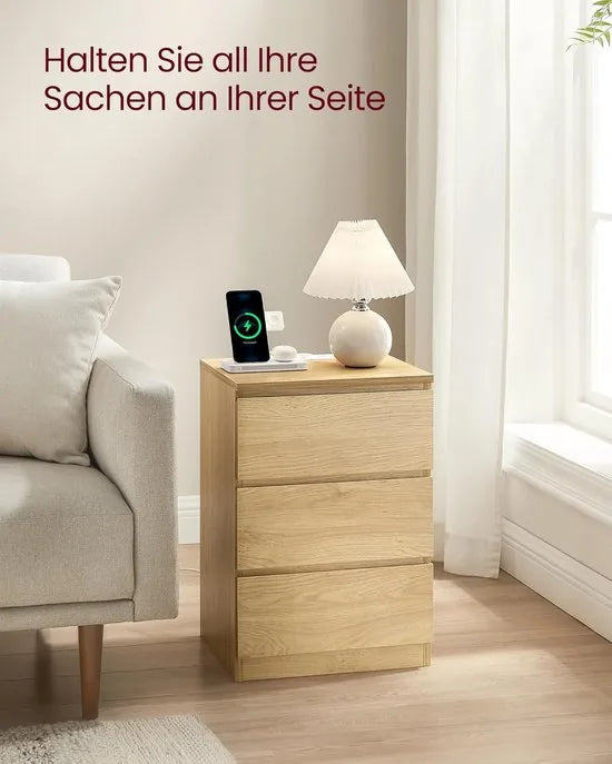Furnstar Kailyn Collection - Nachtkastje met stekkerdoos - Bijzettafel 3 laden 2 AC- Stopcontacten - 2 USB-A- aansluitingen - Modern - Strogeel