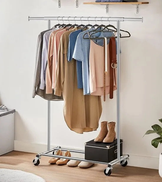 FurnStar - Kledingrek - kledingrek op wieltjes - kledingrek metaal - Kledingroede voor zwaar gebruik - met uitschuifbare ophangrail - kledinghangers - 90 kg draagvermogen - eenvoudige montage - draagbaar - 132 x 45.4 x 160 cm - zilver
