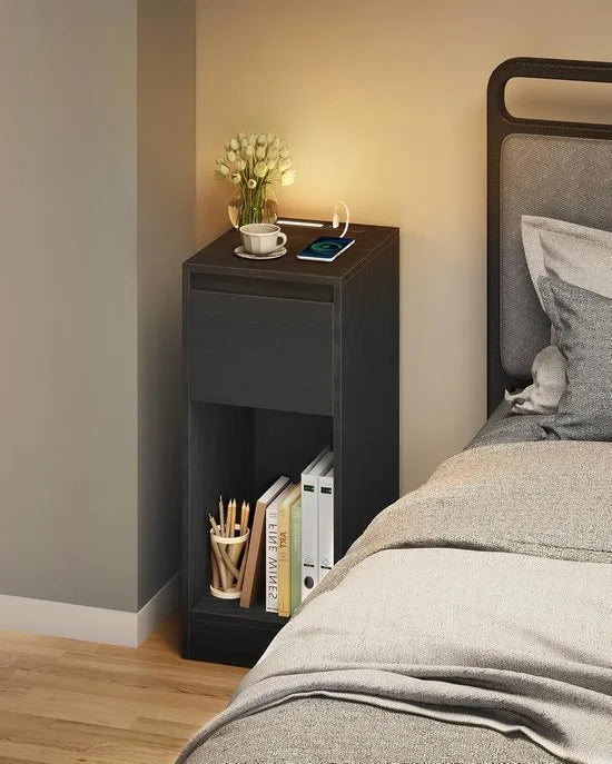 FurnStar - Nachtkastje set van 2 - Slank bijzettafeltje met LED-verlichting - USB-A & USB-C poort - 1 lade & open vak - Voor slaapkamer & woonkamer - 40 x 30 x 61 cm - Ebbenhout zwart