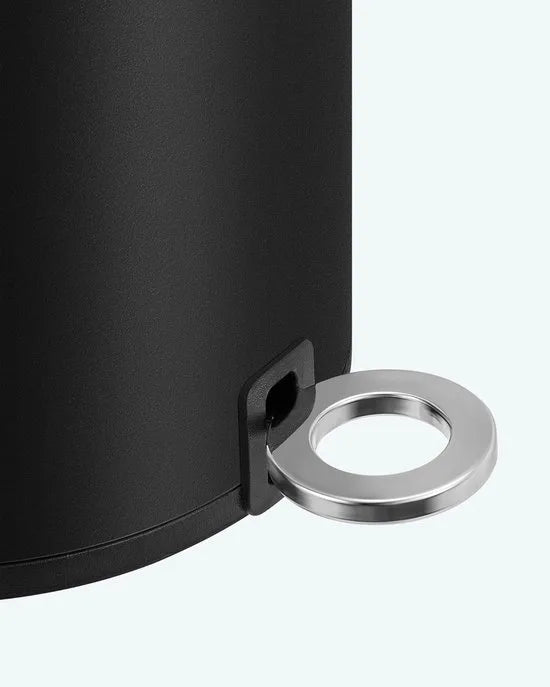FurnStar - Pedaalemmer - Badkamerbak met deksel - toiletbak - 3L cosmeticabak - kleine afvalbak - soft close - uitneembare plastic binnenemmer - voor slaapkamer - kantoor - staal - zwart