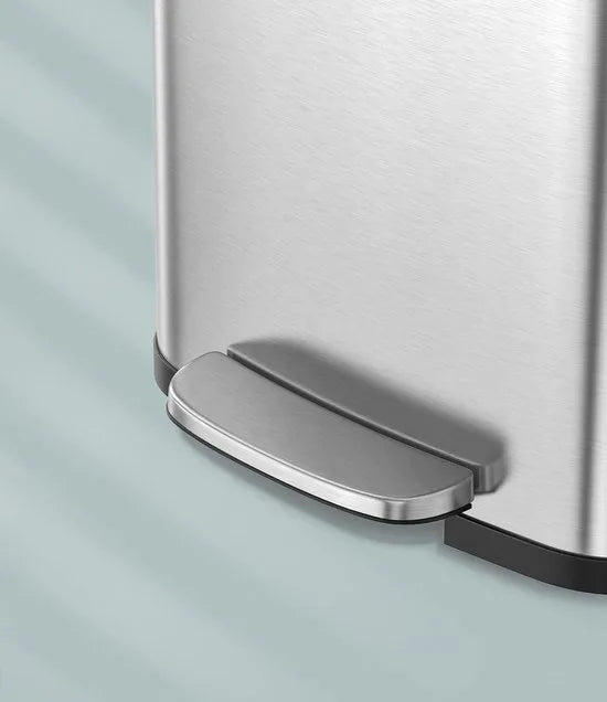 FurnStar - Pedaalemmer - Keuken Vuilnisbak van 68 liter - Pedaalemmer van metaal met deksel - Hoog en groot - Zwart / Zilver