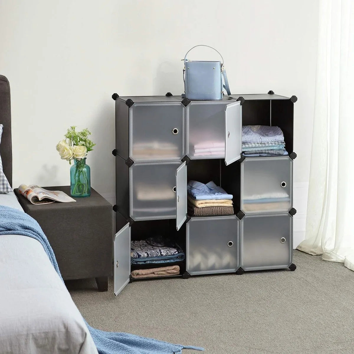 FurnStar - Reksysteem - schoenenrek - set van 12 kubussen - kledingkast van kunststof - met deuren - steekrek - opslag van kleding - schoenen en boeken - eenvoudige montage - zwart – Zwart zwart (0905)
