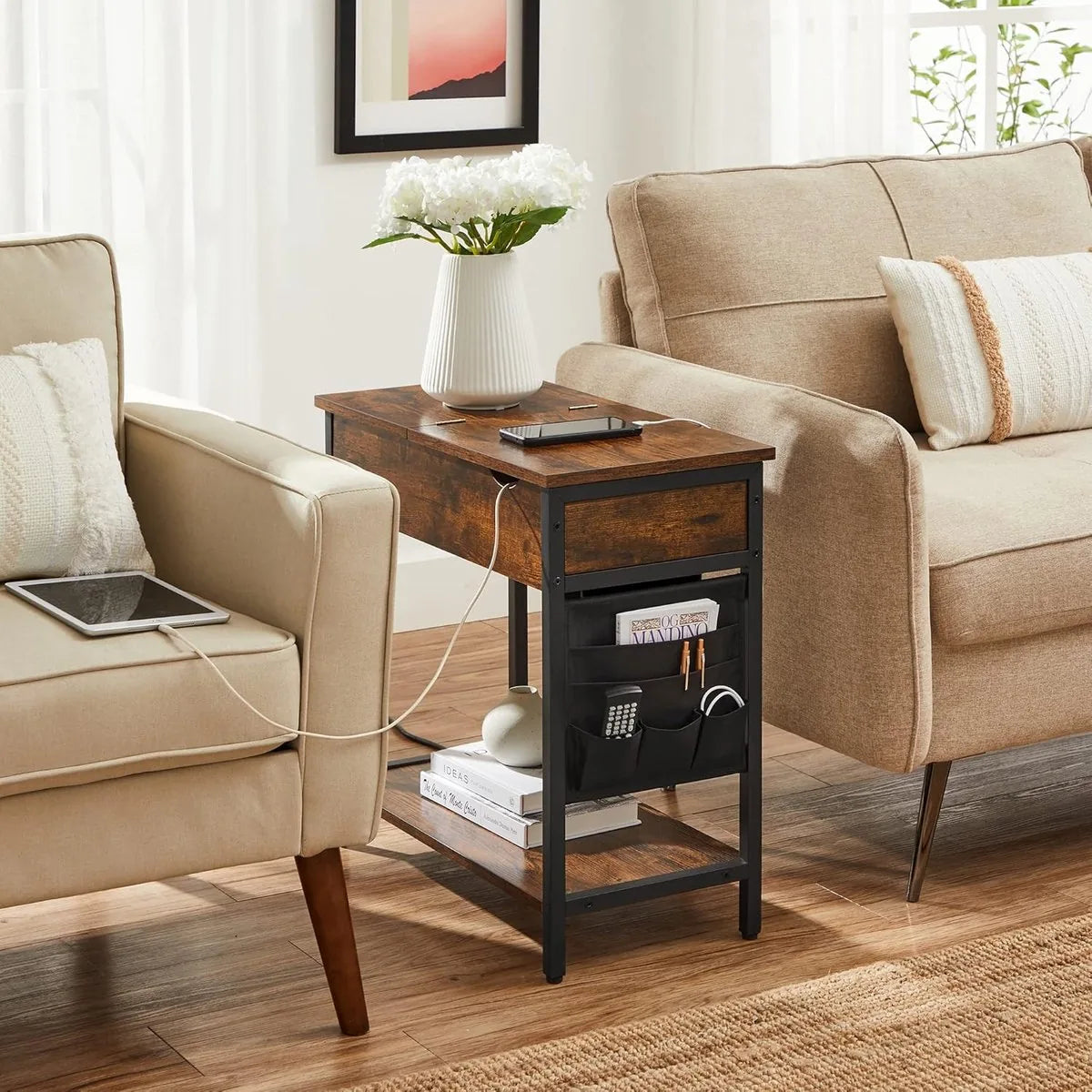 FurnStar – Smalle bijzettafel – Nachtkastje met stopcontact & USB-poorten – Inclusief stoffen opbergtas – 31,5 x 60 x 60 cm – Vintage bruin-zwart