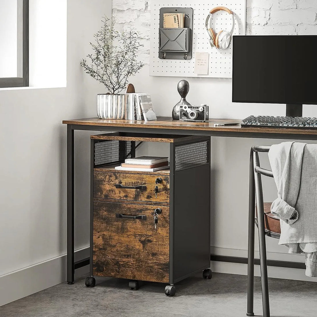 Furnstar Verrijdbare Archiefkast met 2 Afsluitbare Laden – Industrieel Design – Commode - Met slot - 44x42x69cm - Bruin/Zwart