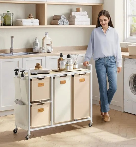 FurnStar - Wasmand 4 vakken - wasverzamelaar 150 l - wassorteerder - rollen - waswagen met plank - waszak - kleine zijzakken - 6 etiketten - 98,6 x 33 x 80,5 cm - natuurbeige-kameelbruin-crèmewit