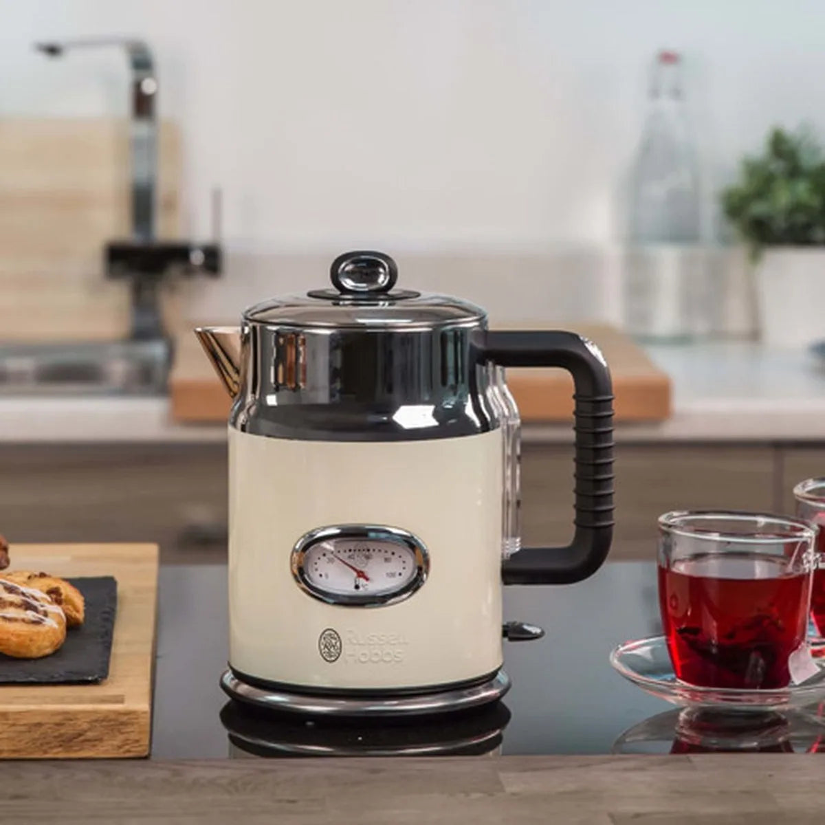 Russell Hobbs 21672-70 Retro Vintage Cream Waterkoker - Crème