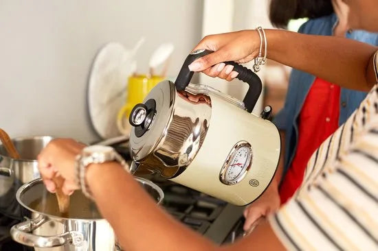 Russell Hobbs 21672-70 Retro Vintage Cream Waterkoker - Crème