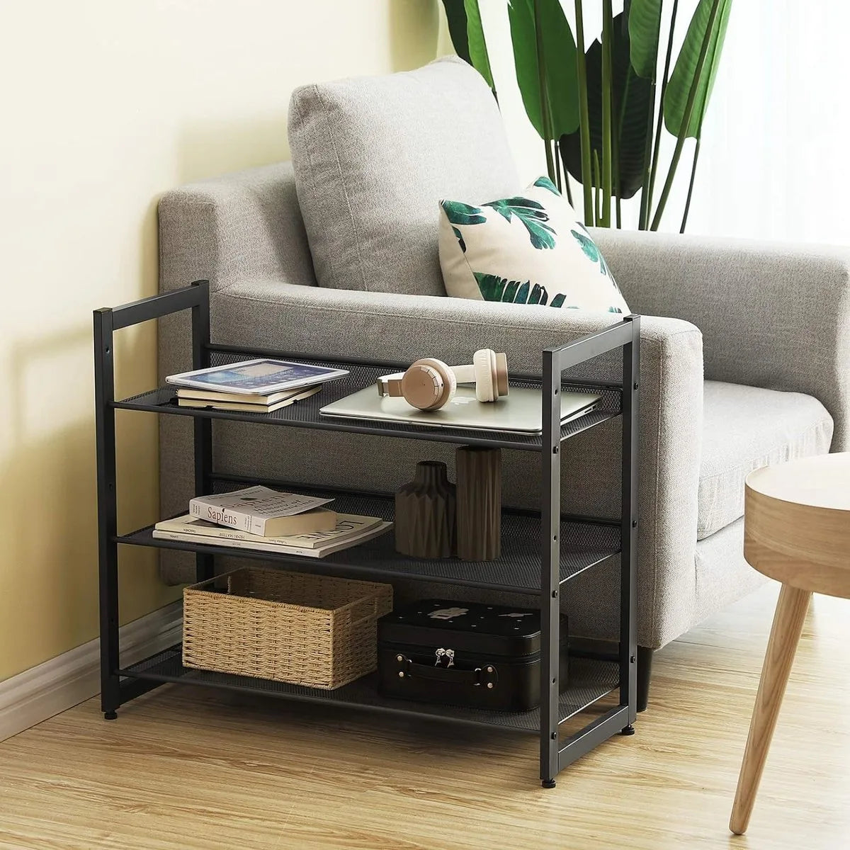 Stapelbaar schoenenrek - 3 laags schoenenorganizer - Metalen schoenenplank met verstelbare platte of schuine planken - Beschermrails - 30.5 x 74 x 61.5 cm - Biedt plaats aan 9 - 12 paar - Zwart