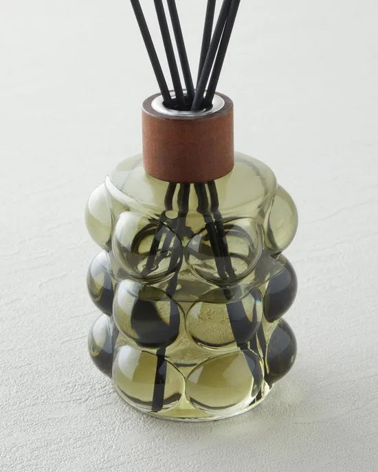 Warm Embrace Geurstokjes 200 ml – Reed Diffuser – Bloemige & Warme Huisgeur – Vanille & Sandelhout – Woonkamer, Slaapkamer & Hal