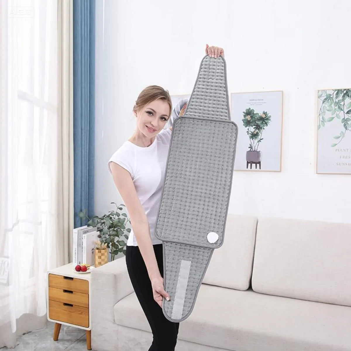 WorldLink Het warmtekussen voor rugpijn van is een elektrisch warmtekussen dat menstruatiekrampen en nek- en schouderklachten verlicht. Het wordt geleverd met een heupband, heeft 4 timerinstellingen, 9 temperatuurstanden, schakelt automatisch uit